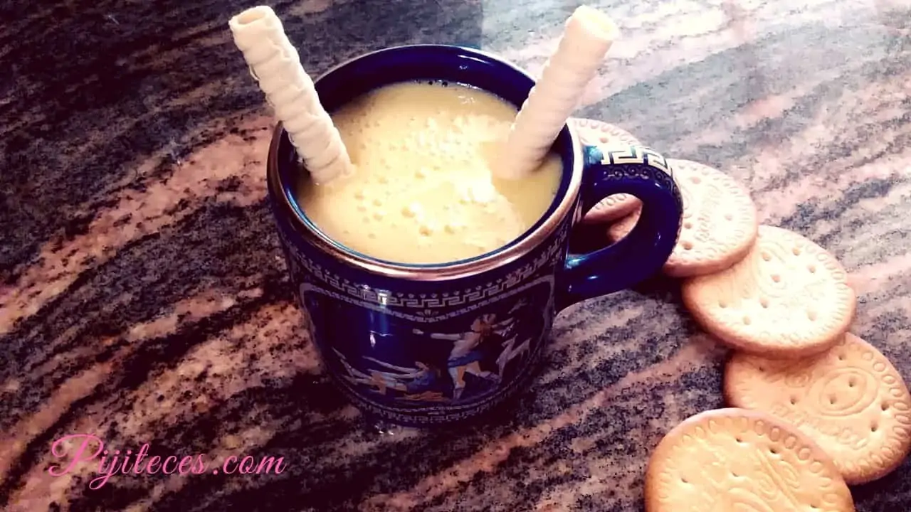 Batido de zumo de piña y coco