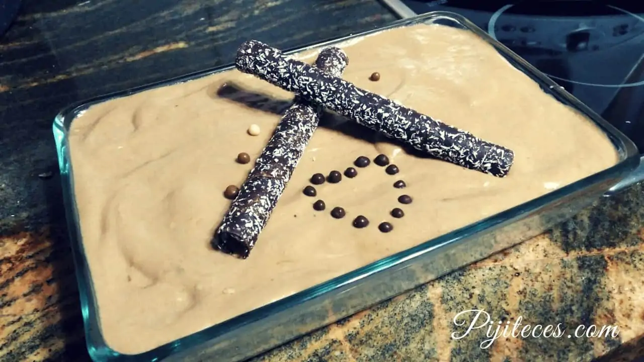 Tiramisú con chocolate y merengue
