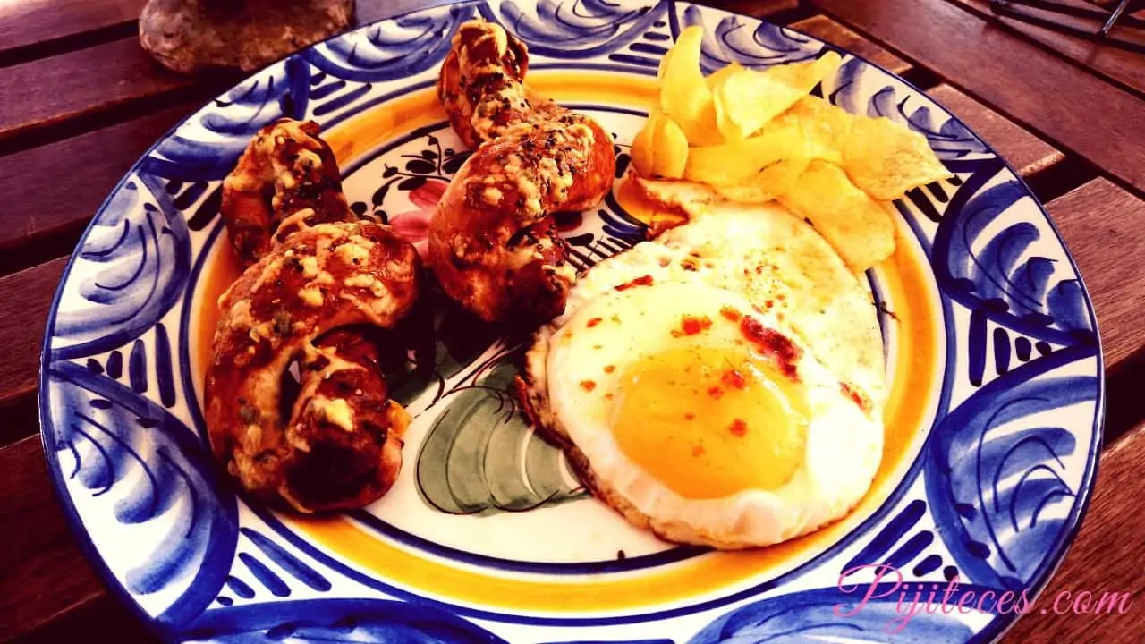 Huevos fritos con salchichas
