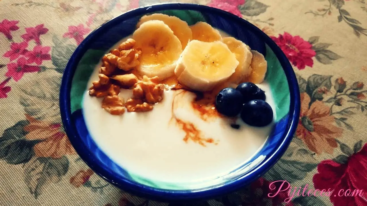 Kéfir de leche de vaca con frutas y nueces