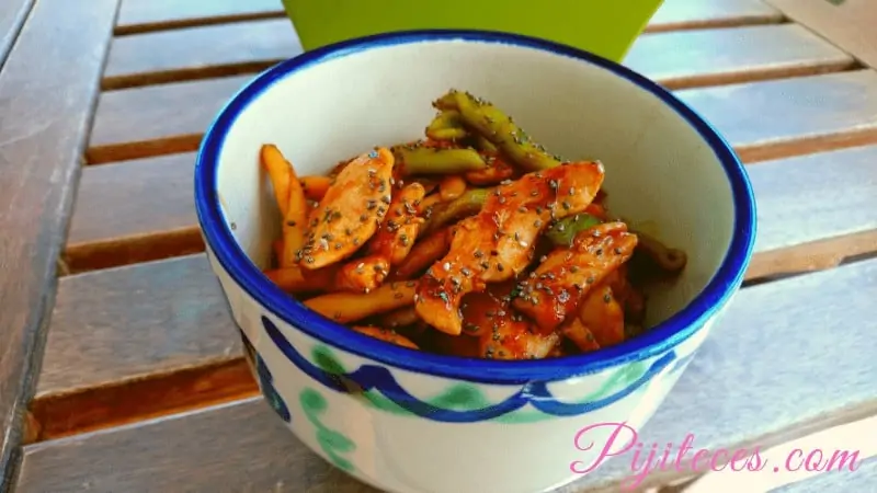 Pasta a la oriental con pollo