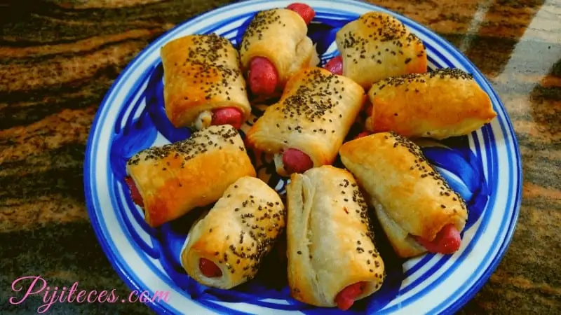 Saladitos de hojaldre y salchichas