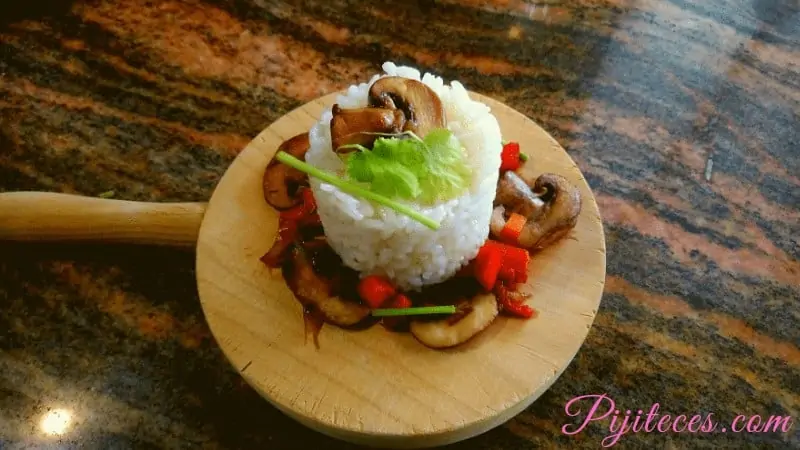 Arroz con verduras picantes