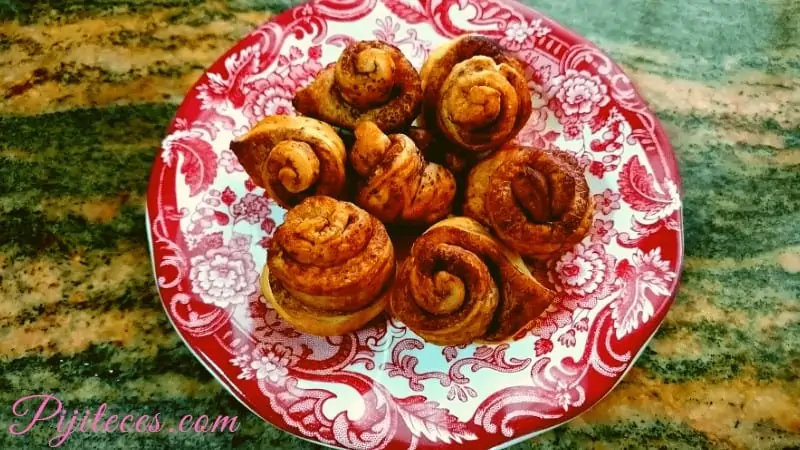 Caracolas de hojaldre con chocolate y canela