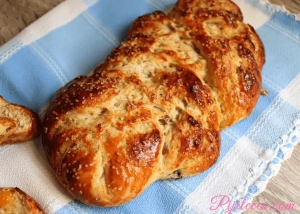 Pan dulce con dátiles jugoso