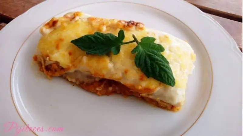 Canelones de crepes con verduras y bacon