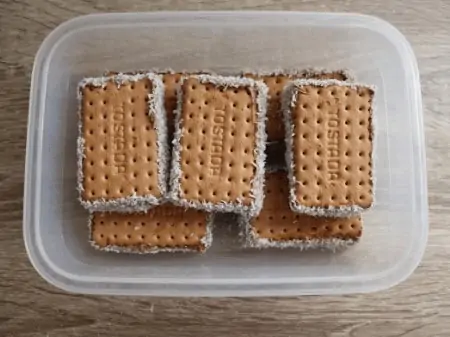 Sandwich de helado de plátano y chocolate
