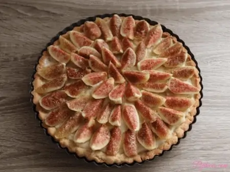 Pastel de higos con crema pastelera