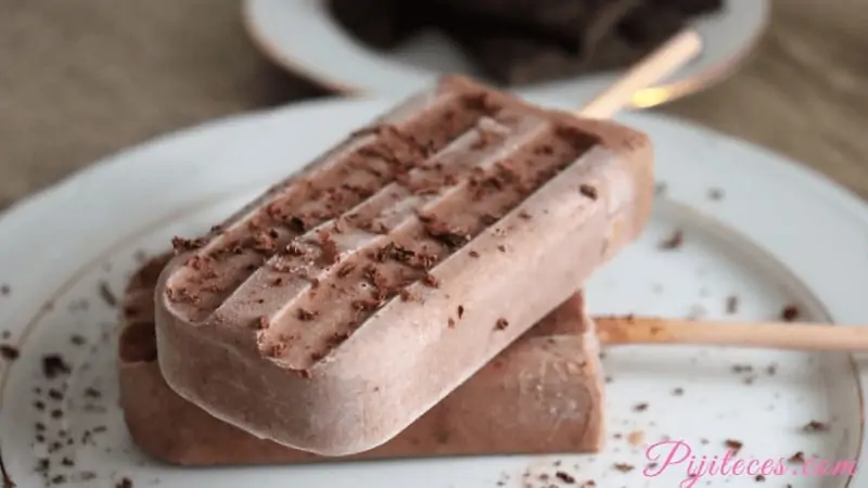 Helado de yogurt y chocolate