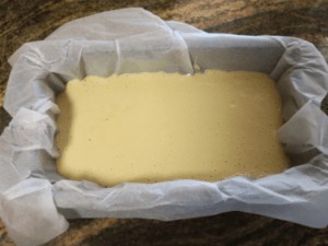Molde con mezcla de bizcocho