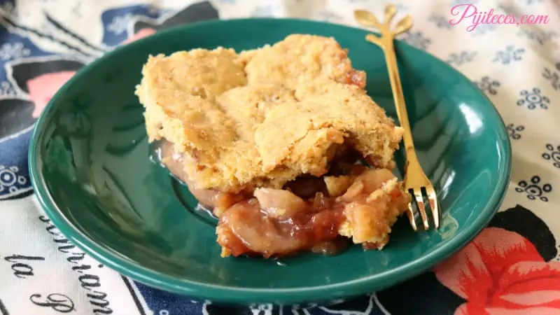 Cobbler fácil de plátano y fresa